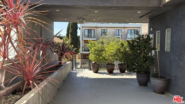 Building Photo - 1040 N Spaulding Ave