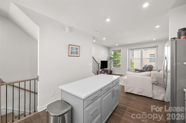 Building Photo - 424 Music Hall Wy