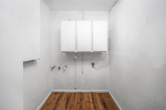 Building Photo - 911 SW 35th St