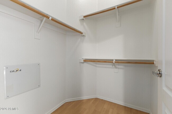 Building Photo - 2402 E 5th St