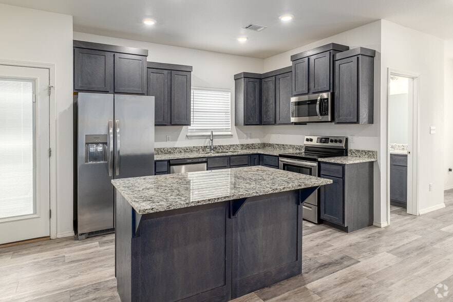 3BR, 3.5BA - 1,750SF - Kitchen - Towne West