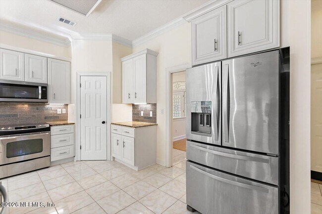 Building Photo - 639 Queens Harbor Blvd