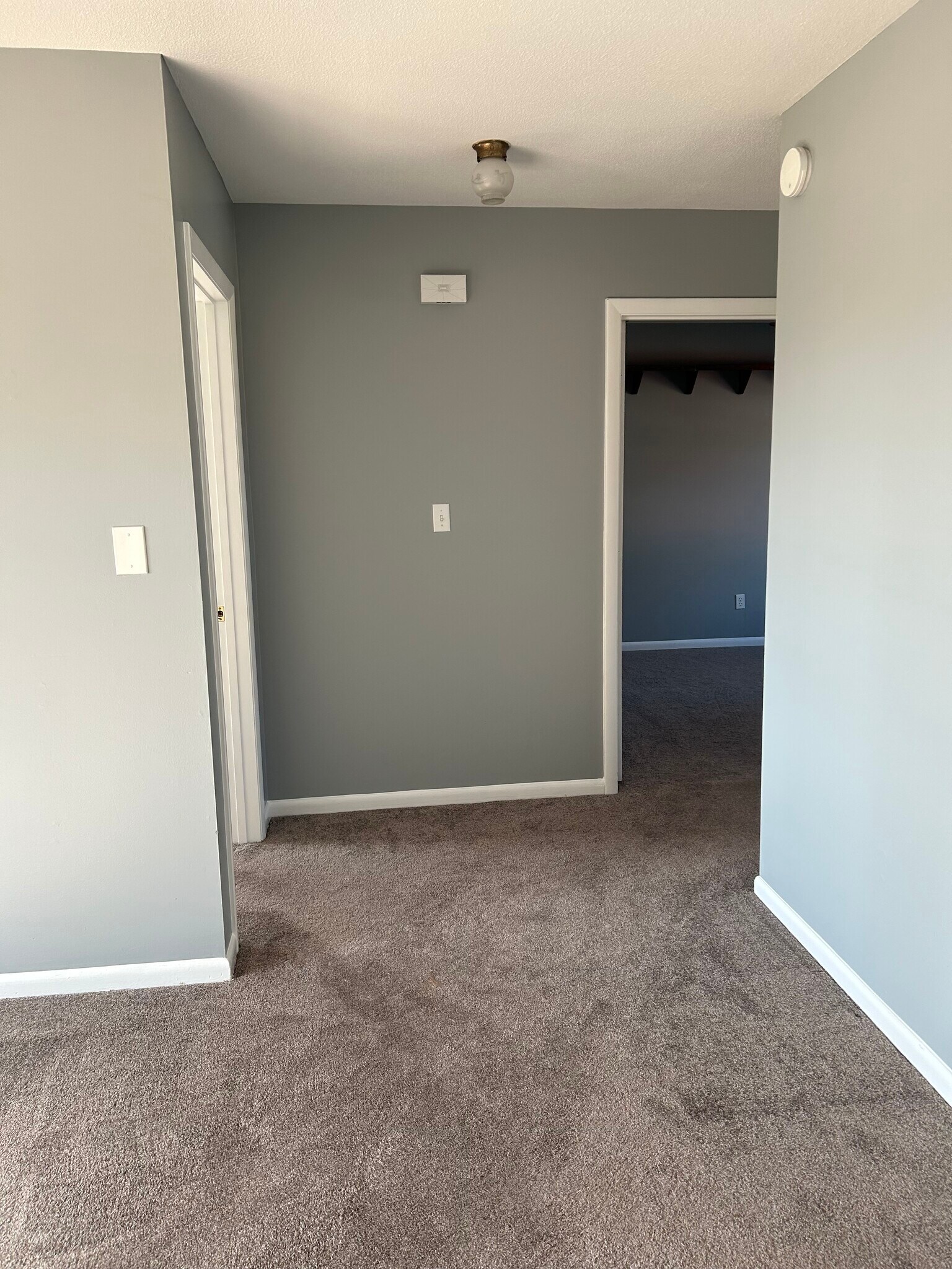 Building Photo - 108 W Mountain View Rd