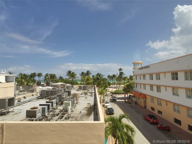 Building Photo - 901 Collins Ave
