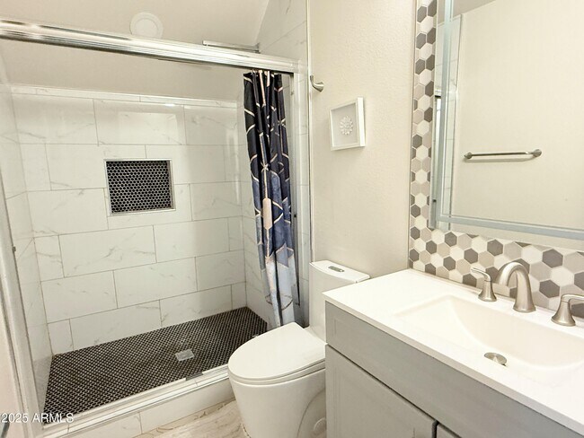 Building Photo - 1432 S Apache Dr