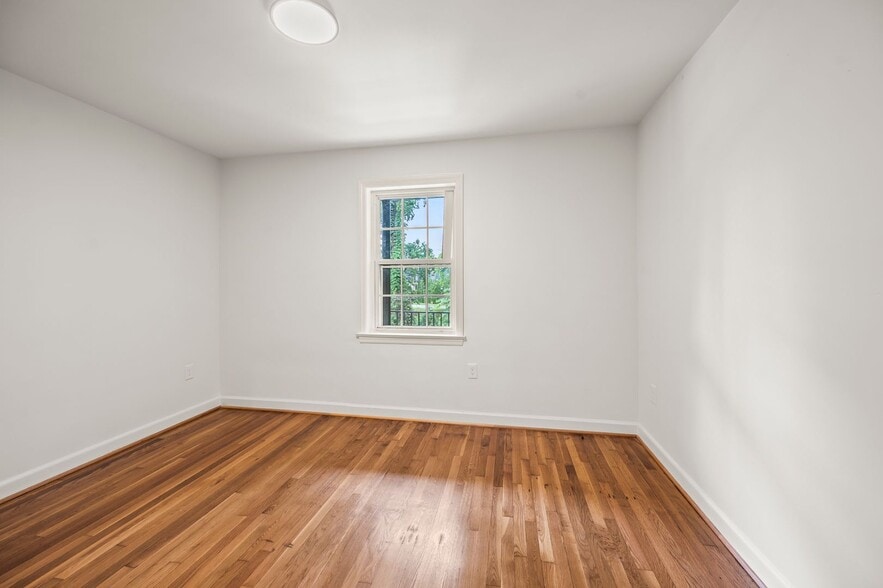 Building Photo - 1640 W Northwest Blvd