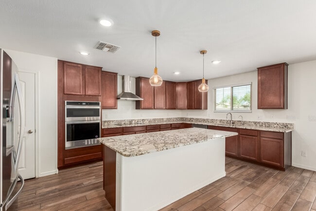 Building Photo - 25548 W Euclid Ave