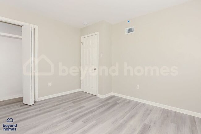 Building Photo - Beautifully Renovated 4 bedroom / 3 full bath with 1,691 sq feet of space!