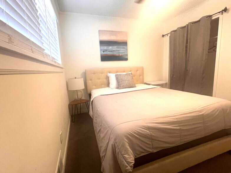 Building Photo - 4701 Flat Shoals Rd