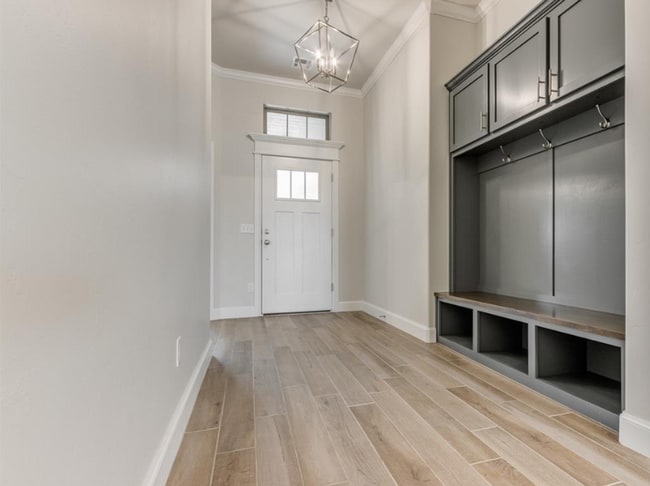Building Photo - You Could Call This Beautiful 4-Bed, 2-Bat...