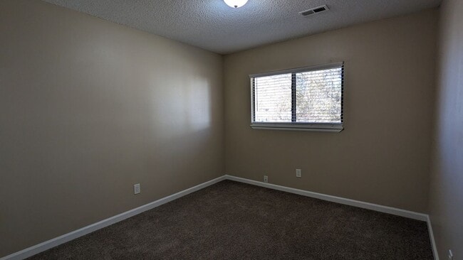 Building Photo - SPACIOUS TWO STORY 3 BED/2.5 BATH WITH FEN...