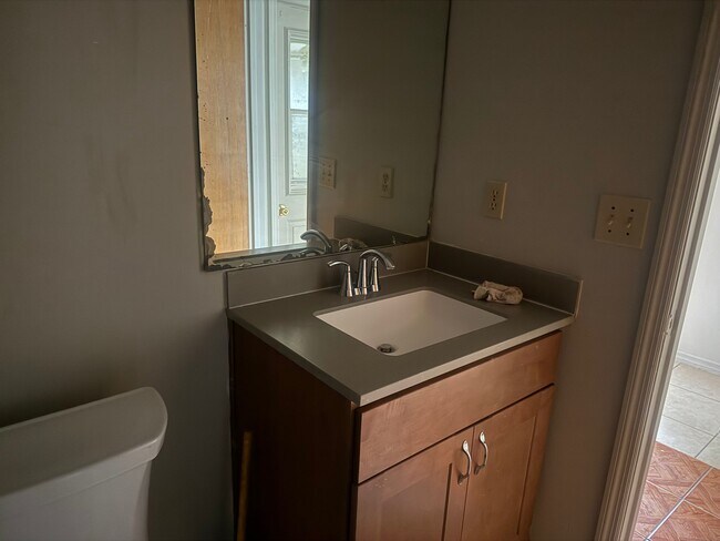Building Photo - 323 Sherborne Ln