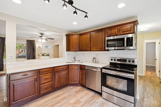 Building Photo - 1420 Broadview Ct