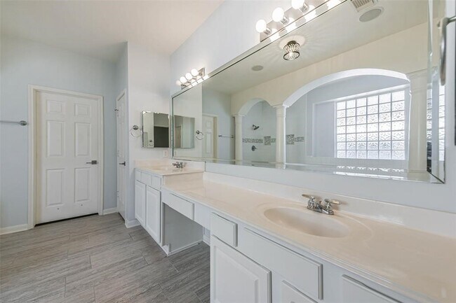 Building Photo - 3603 E Cedar Hollow Dr