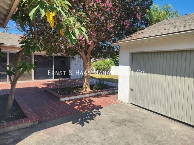 Building Photo - 1079 E Terrace Dr