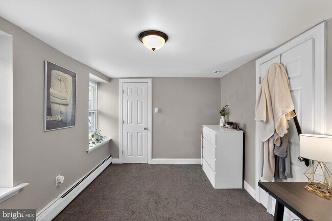 Building Photo - 4743 Umbria St