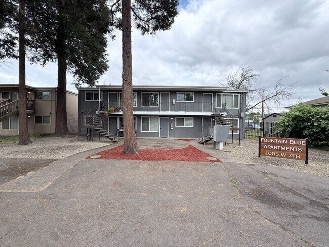 Building Photo - 1005 W 7th Ave