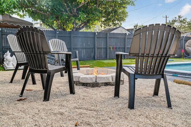 Building Photo - 6660 Custer St