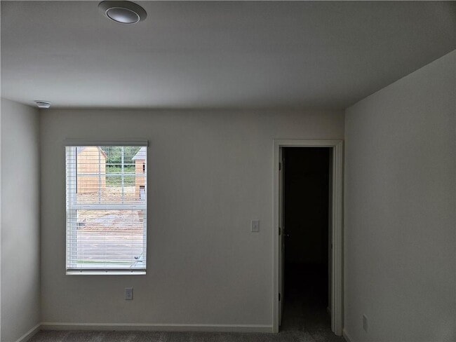 Building Photo - 326 Silverton Dr