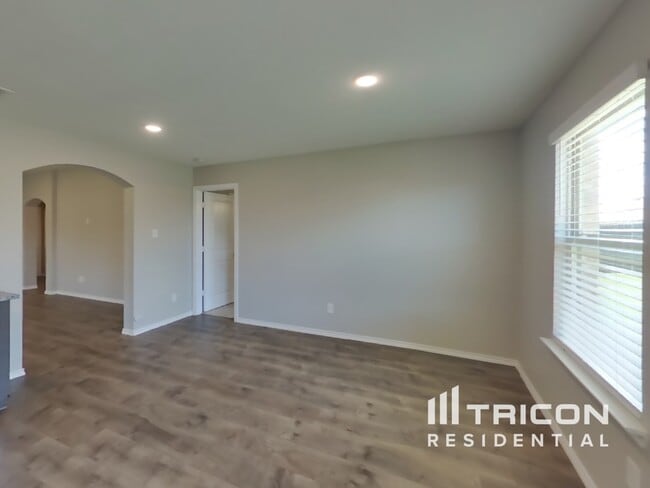 Building Photo - 2514 Henley Dr