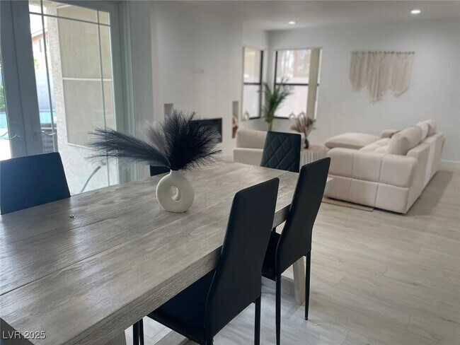 Building Photo - 3004 Ocean View Dr