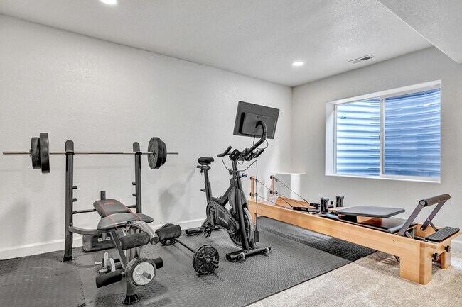 Building Photo - 5483 Mountain Garland Dr