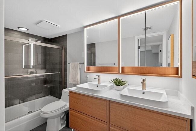 Building Photo - 2 bed 1 bath condo for rent in Rockville