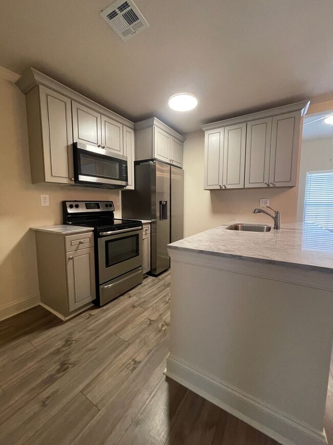 Building Photo - 2 bedroom, 2 bathroom, 2 Car Covered Carport, Stainless Refrigerator, stove, dishwasher, Washer a...