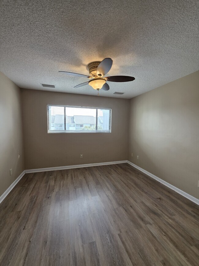 Building Photo - 7700 Porcher Dr