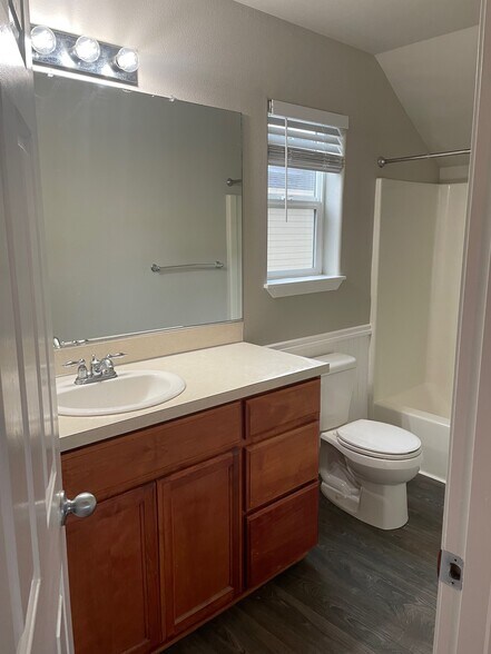 Building Photo - 14373 Emily Pl