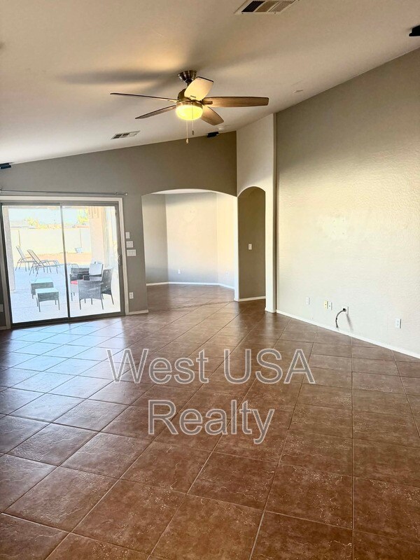 Building Photo - 730 E Press Rd