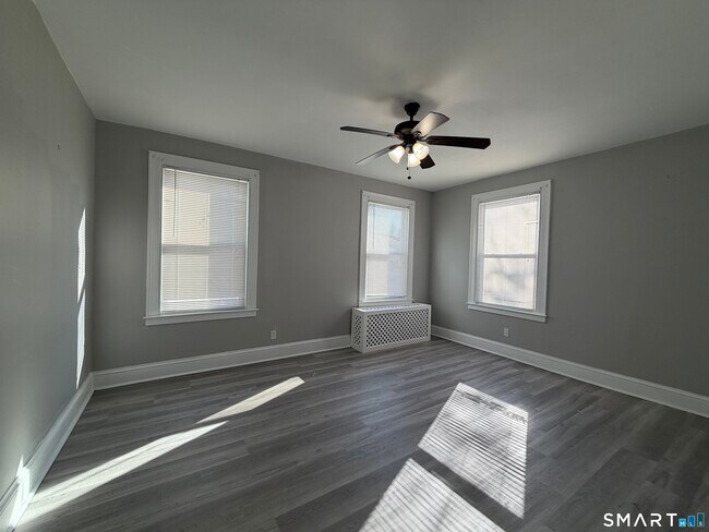 Building Photo - 41-43-43 Hebron St