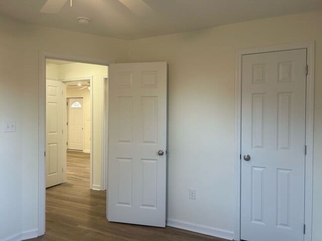 Building Photo - 1914 W Oakland-FULLY RENOVATED- 3 BEDROOM, 1 BATHROOM