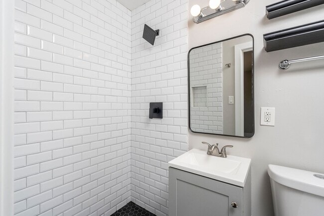 Building Photo - Central Phoenix Rental