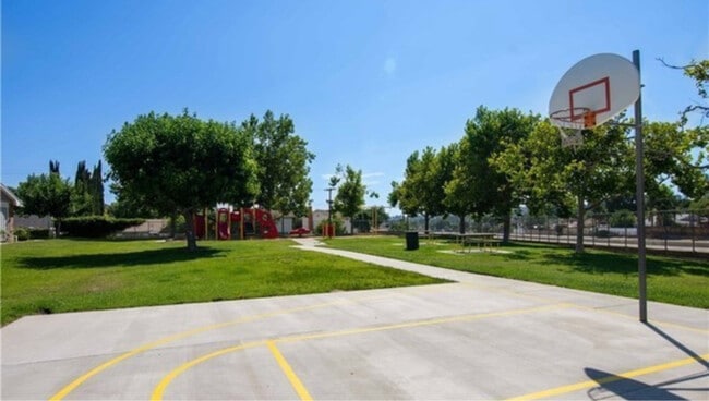 Building Photo - 28014 Robin Ave