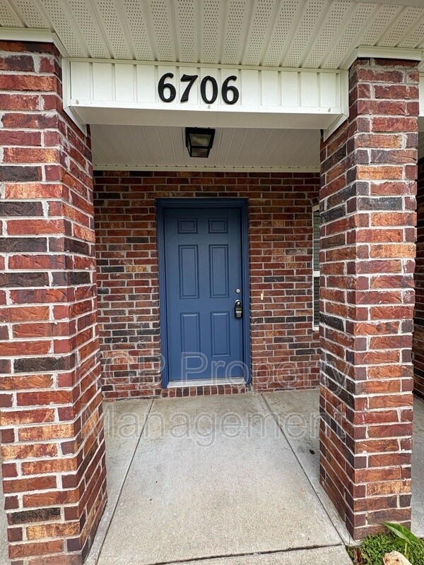 Building Photo - 6706 SW Whitmarsh Rd