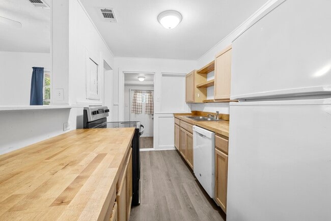 Building Photo - 324 Dixie St