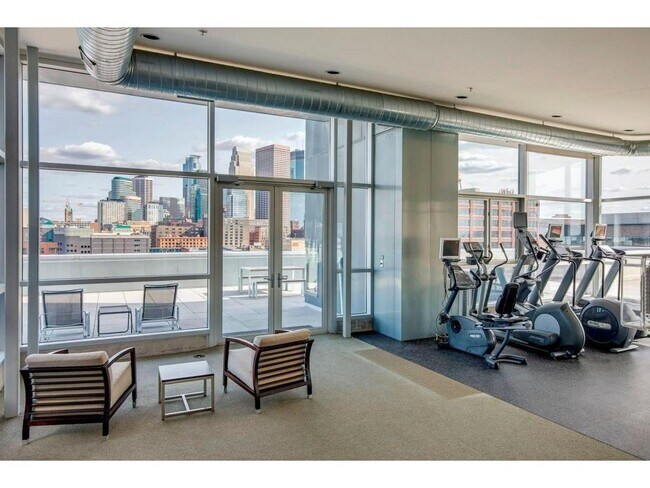 Building Photo - 345 6th Ave N