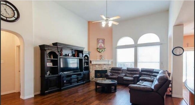 Building Photo - 8373 Brightside Ln