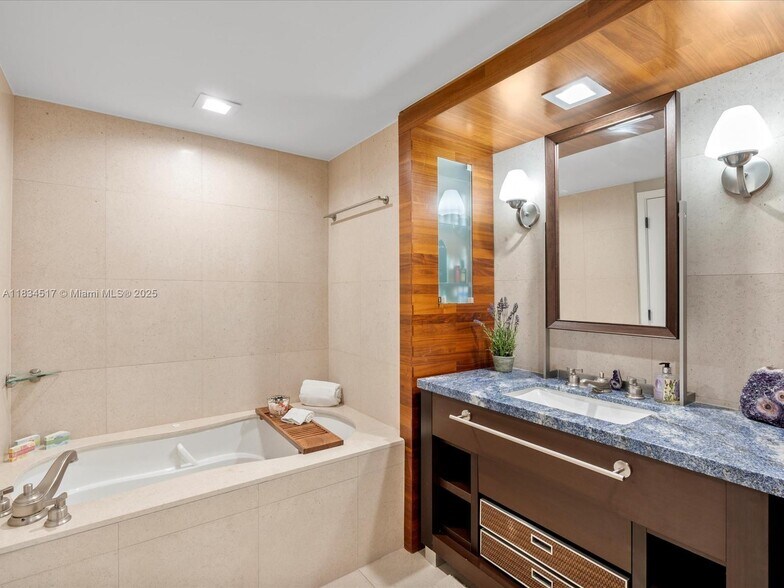 Building Photo - 6801 Collins Ave
