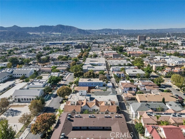 Building Photo - 719 E Providencia Ave