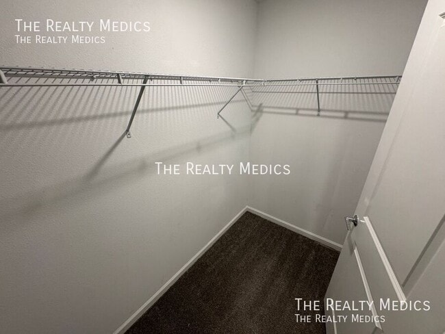 Building Photo - 554 Jett Ln