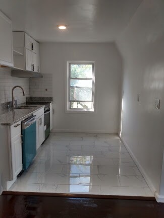 Building Photo - 56 Lenox St