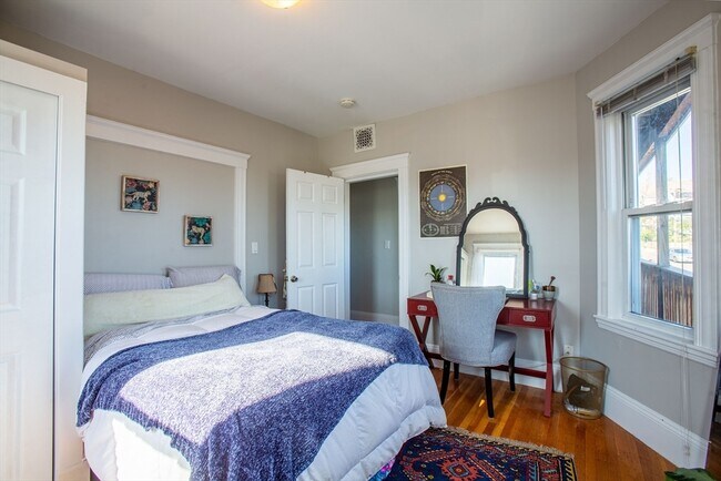 Building Photo - 6 Belmont St