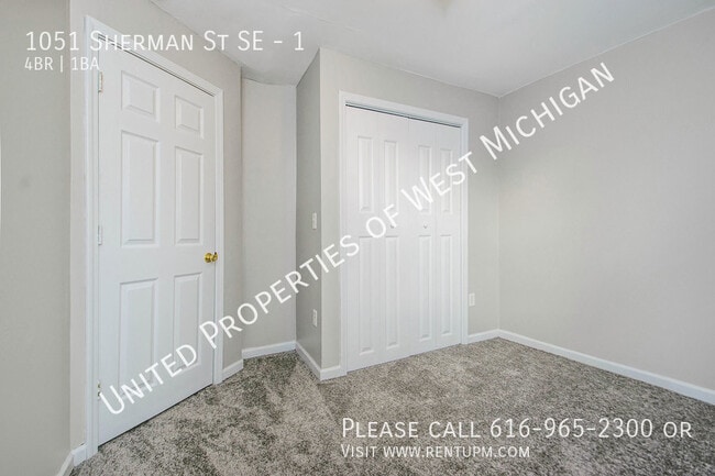 Building Photo - Available Now | 4 Bedroom 1 Bath Lower Lev...