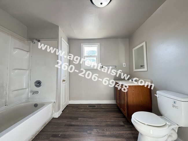 Building Photo - 2 Bedroom House- $300 Off first months rent