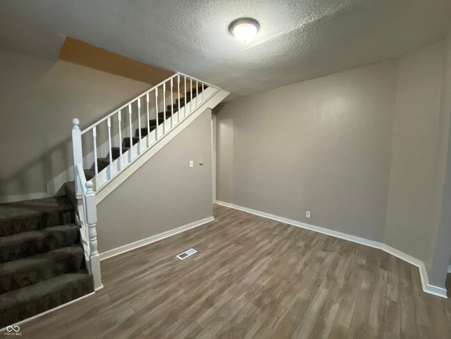 Building Photo - 326 N Elder Ave