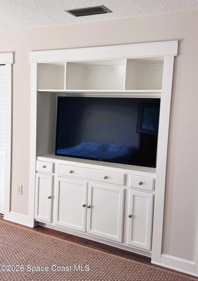 Building Photo - 1525 Minutemen Causeway