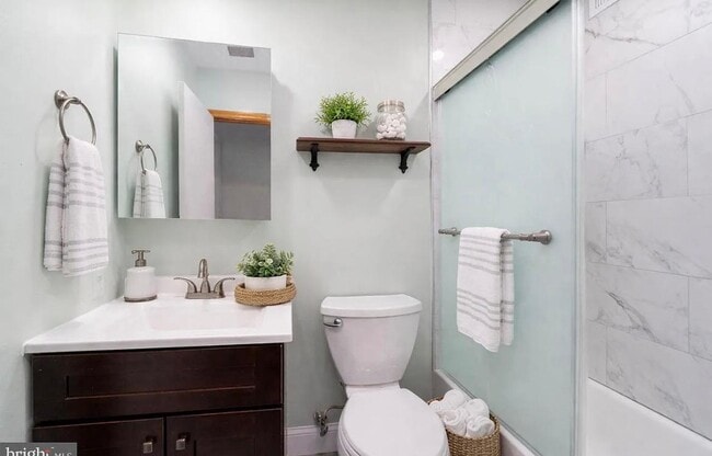 Building Photo - 1717 Green St