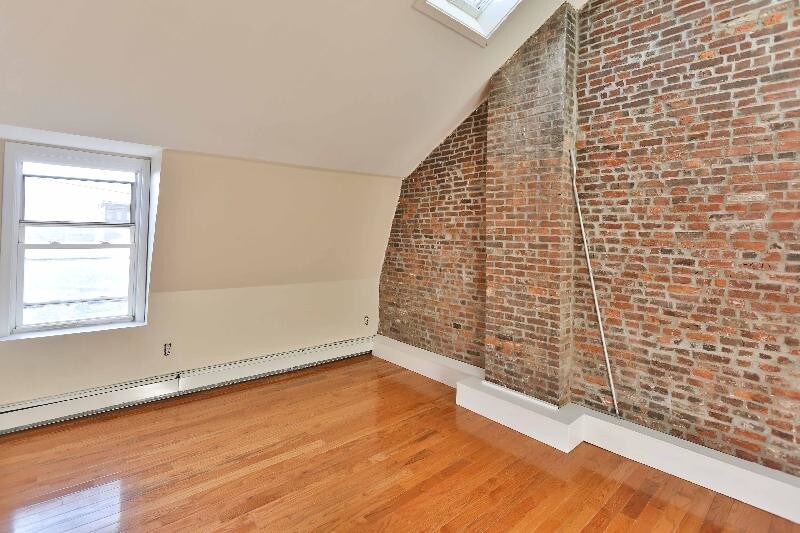 Building Photo - 82 Bremen St